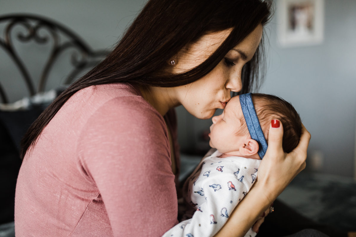 in home newborn session in delaware