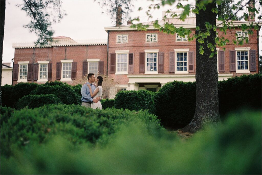 historic smithville mansion engagement photos